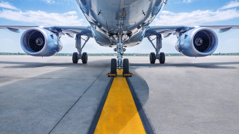 Flugzeug auf der Rollbahn
